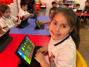 Innovador proyecto del Liceo Mixto básica 2 incorpora Tablet a clases de enseñanza prebásica